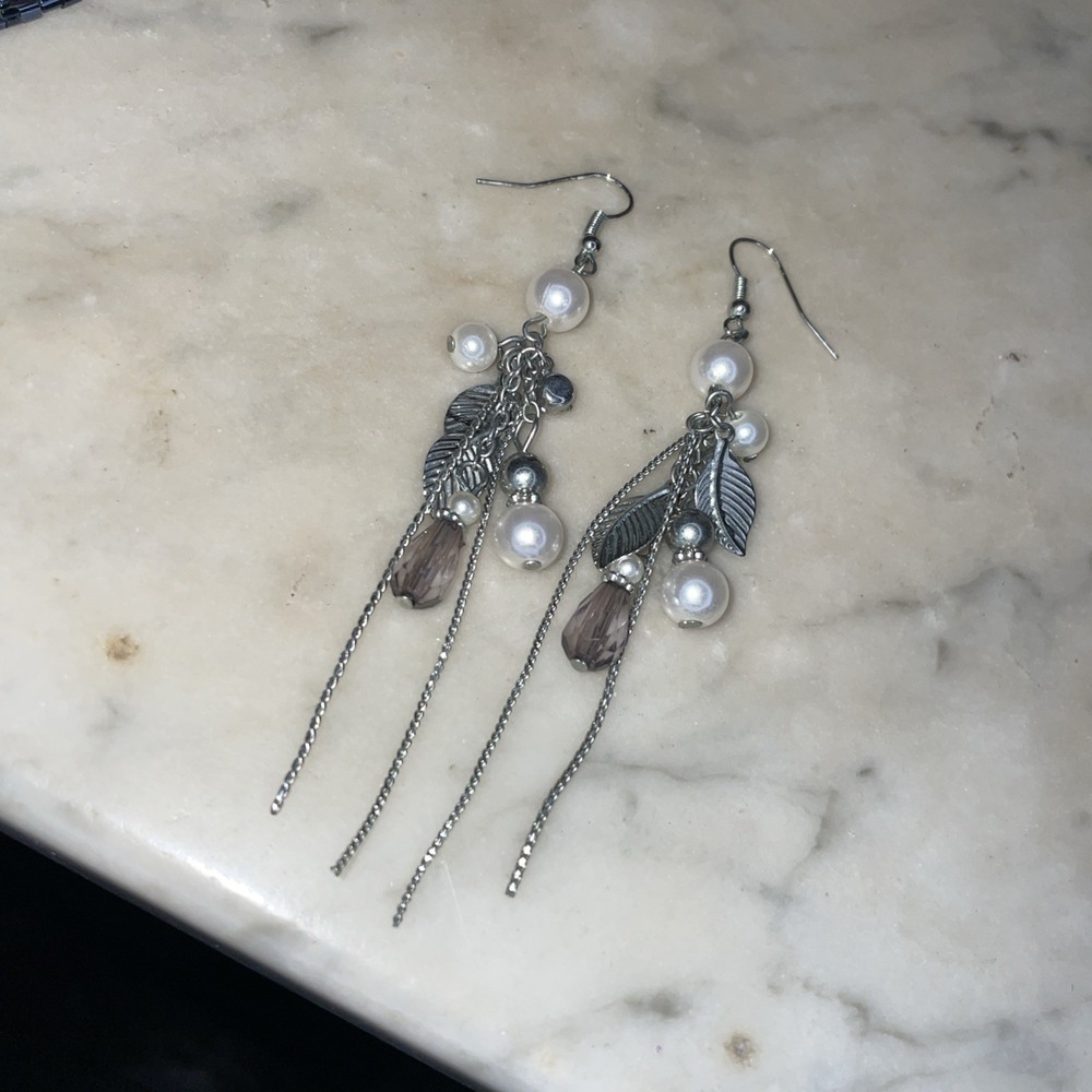 Layered Dangle Earring Pearl Leaves‎ Chains Lilac Silver | Metal Victorian Core